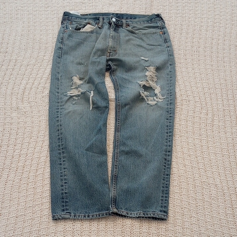 - Levi's 505 Distressed Blue Jeans Sz 34 X30